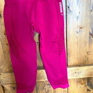 Gymshark Beet Energy + Seamless Eyelet High Waist
Cropped Leggings